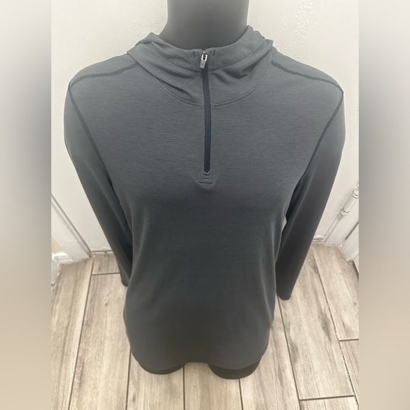 Under Armour Other - Men’s pre own as is HeatGear size M medium l/s  hoodie shirt under armour UA